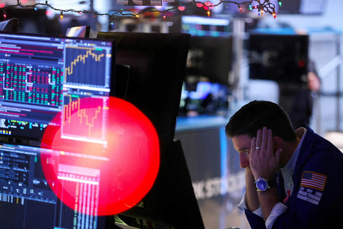 Stock market sell-off: Investors ‘are changing their focus,’ market strategist explains