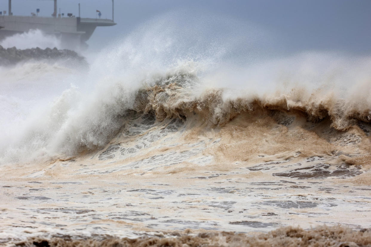 Les vagues avant le passage du cyclone Belal à la Réunion, le 14 janvier 2024.