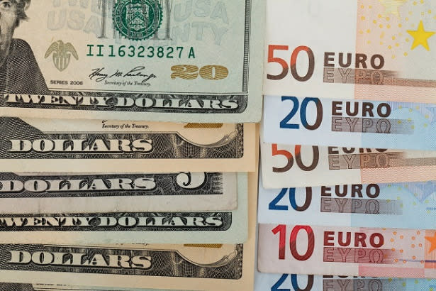 EUR/USD Price Forecast - Euro Collapses