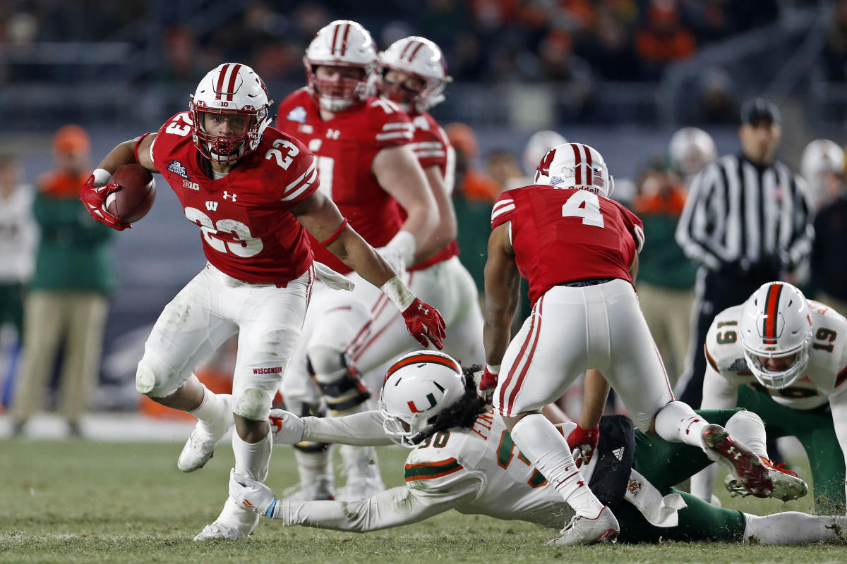 Wisconsin running back Jonathan Taylor dominates in win over Michigan:  Heisman watch 