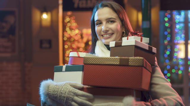 When Should You Start Buying Christmas Gifts? Early or Later?