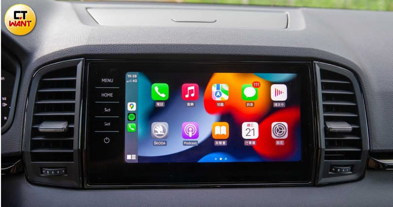  中控螢幕儲存空間增至64GB，並可支援手機無線連結Apple Carplay。