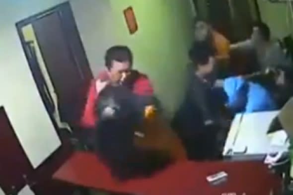 video-fight-hotel-guests-staff-china