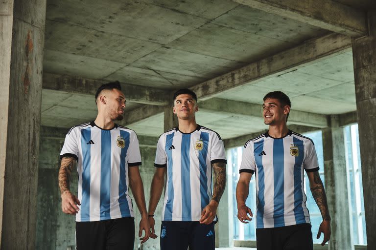 La nueva camiseta de la Selección saldrá a la venta en dos modelos: la que usan los jugadores (que costará $ 25.000) y una réplica oficial que se venderá en la casa de deportes a $ 15.000