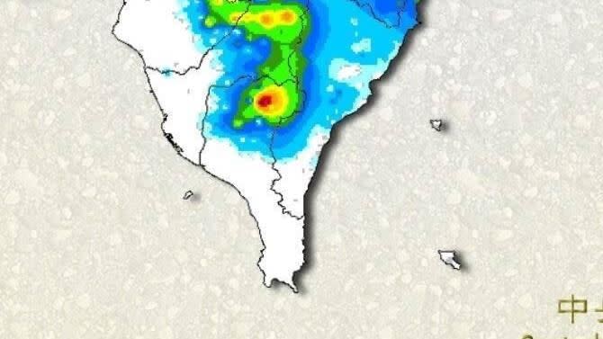 雷達迴波圖上的小紅點剛好就是霧台鄉，其帶來的降雨量造成這次重大的意外。（圖／翻攝中央氣象局）