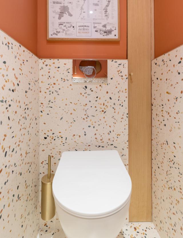13 astuces de rangement dans les toilettes: étagère DIY, placards  encastrés