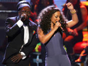 <p>alicia Singer Alicia Keys (R) and singer Junior Reed perform during the 2007 American Music Awards held at the Nokia Theatre L.A. LIVE on November 18, 2007 in Los Angeles, California.</p>