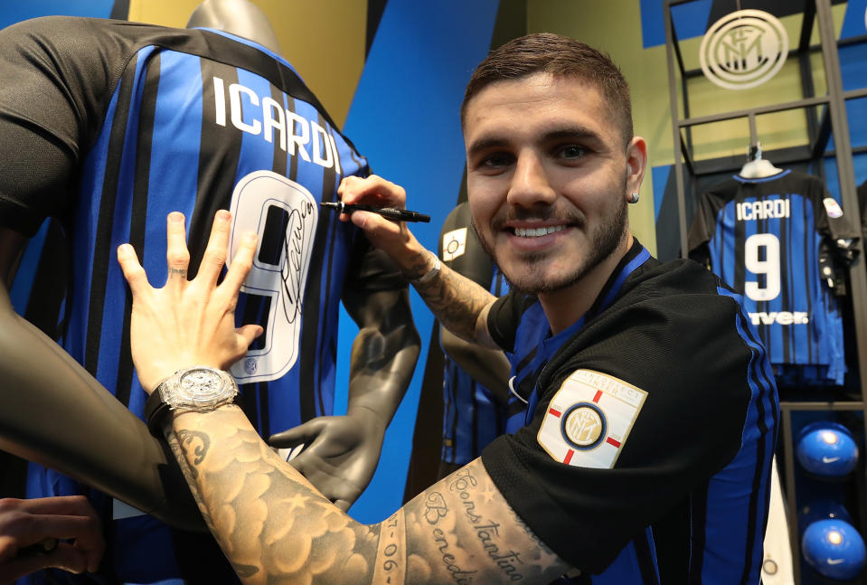 <p><strong>Mauro Icardi (25, Inter Mailand):</strong> Der Shootingstar unter Europas Topstürmern wurde bereits mit Real Madrid, Juve und mehreren englischen Klubs in Verbindung gebracht. Seine Empfehlung: 84 Tore in 127 Serie-A-Spielen für Inter. Hat Vertrag bis 2021, Marktwert ca. 70 Millionen Euro.<br>(Bild: Getty Images) </p>