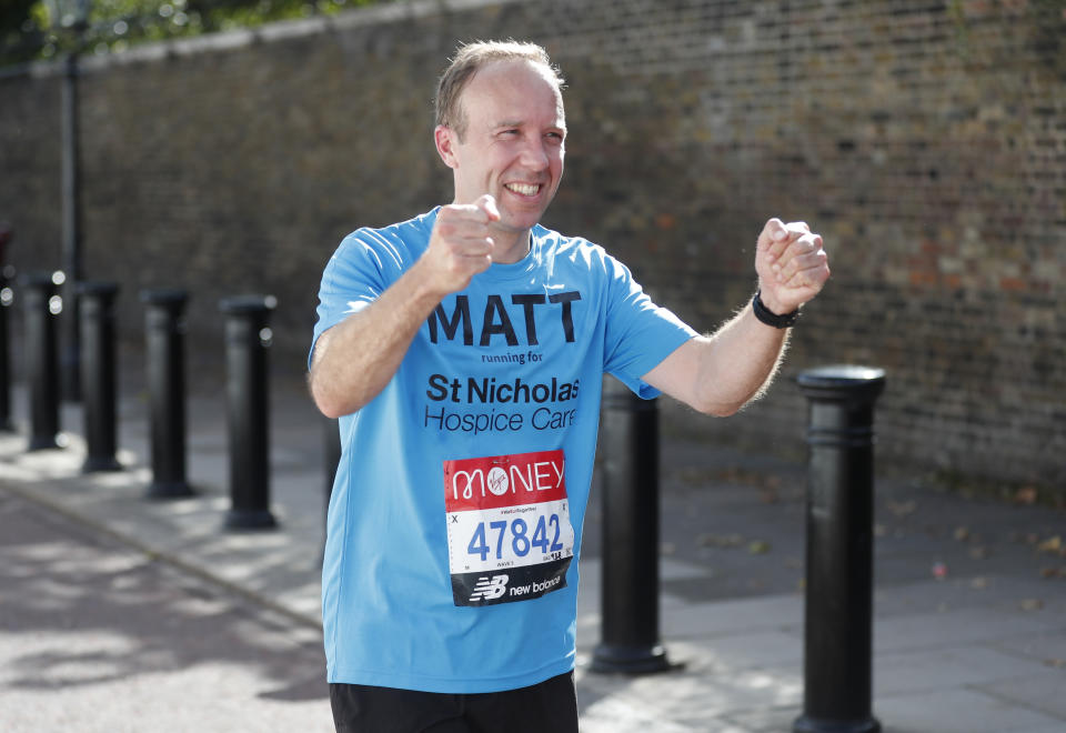 Athletics - London Marathon - London, England - October 3, 2021 Matt Hancock celebrates after finishing the London Marathon REUTERS / Matthew Childs