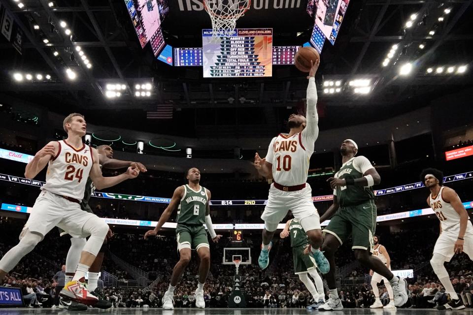 Cavaliers guard Darius Garland shoots during the first half of Monday night's 112-104 loss to the Milwaukee Bucks. [Morry Gash/Associated Press]