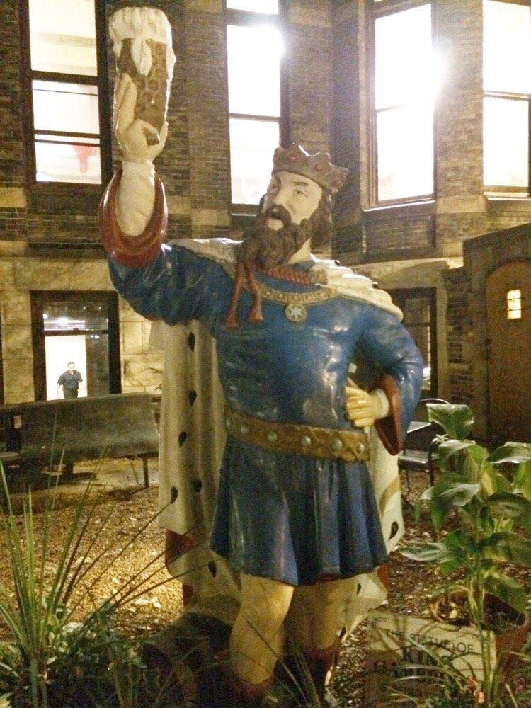 statue of King Gambrinus