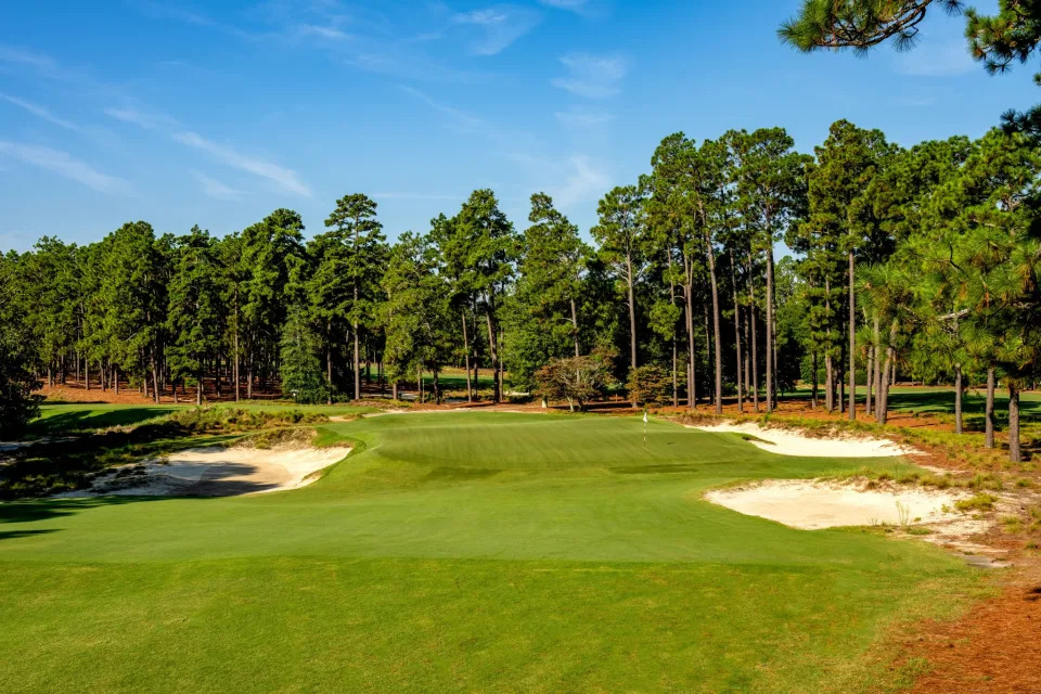 Hole No. 6 is a monster. (John Mummert/USGA)