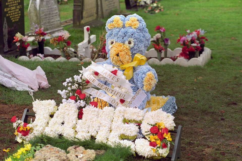 JAMES BULGER'S FUNERAL. WREATHES LAID NEAR THE GRAVE OF MURDERED JAMES BULGER AFTER HIS FUNERAL SERVICE.