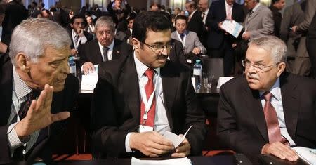 Saudi Arabian Oil Minister Ali al-Naimi (C), Qatar's Minister of Energy and Industry Mohammed Saleh al-Sada (R) and OPEC Secretary-General Abdullah al-Badri attend the OPEC seminar ahead of an OPEC meeting in Vienna, Austria, June 3, 2015. REUTERS/Leonhard Foeger