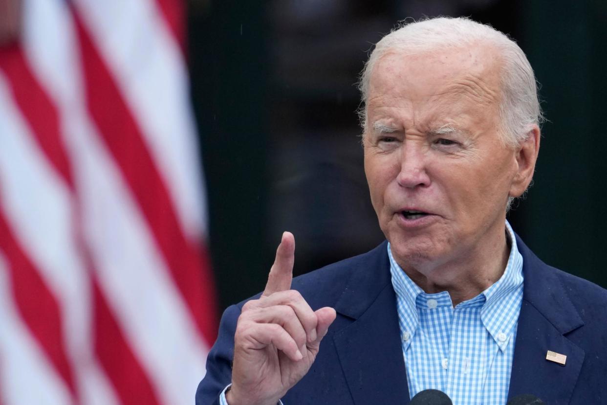 <span>Despite Joe Biden pushing back on calls for him to step aside from the election campaign, more reports are emerging that highlight his memory problems.</span><span>Photograph: Susan Walsh/AP</span>