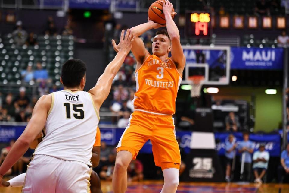 Nov 21, 2023; Honolulu, HI, USA; Tennessee Volunteers guard Dalton Knecht (3) attempts a shot defended by Purdue Boilermakers center Zach Edey (15) during the first period at SimpliFi Arena at Stan Sheriff Center. Mandatory Credit: Steven Erler-USA TODAY Sports