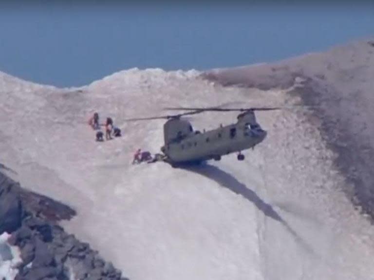 Chinook pilot lands rear section of helicopter on Oregon mountain during spectacular rescue