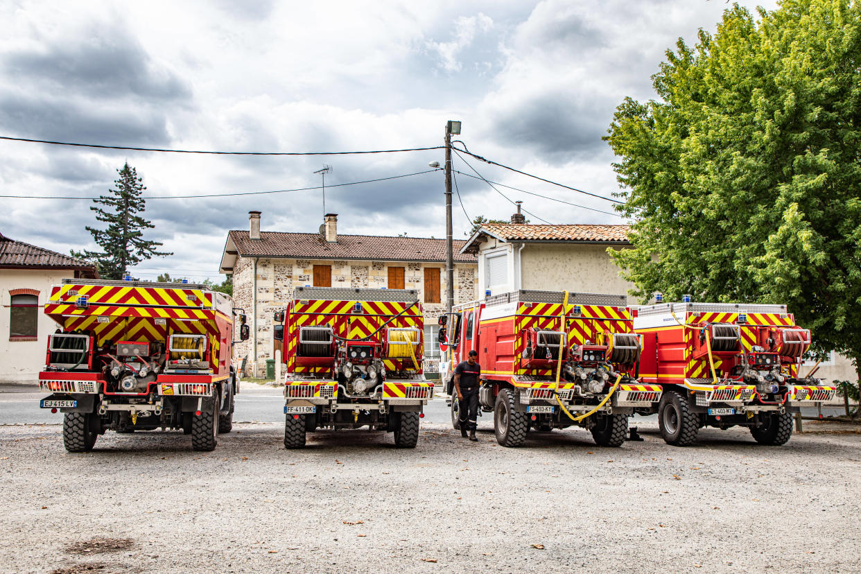 Camions de pompier en intervention lors d'un feu de forêt le 22 aout 2022 près de Hostens en Gironde. (image d’illustration)