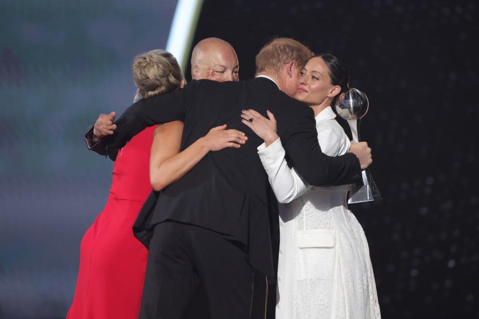 El príncipe Harry en los Premios ESPY el 11 de julio de 2024 en el Dolby Theatre de Hollywood (California)KIRSTIE ENNIS, ISRAEL DEL TORO, PRINCE HARRY, DUKE OF SUSSEX, ELIZABETH MARKS