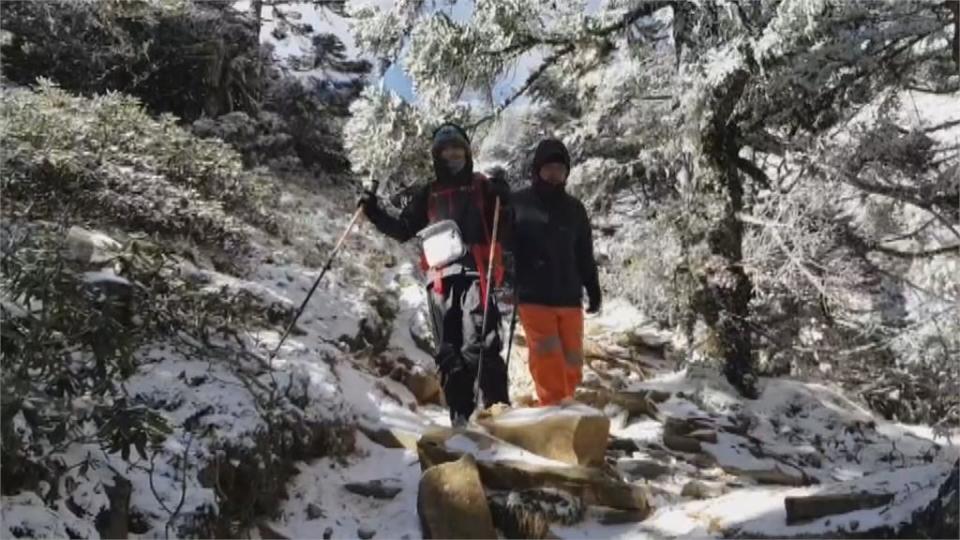 名符其實！雪霸公園「積雪稱霸」風雪不斷 雪山圈谷雪深50公分