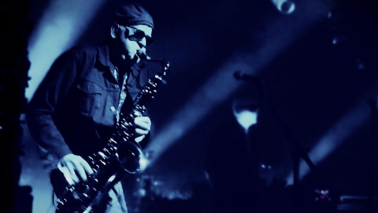  Duncan Kilburn, former Psychedelic Furs member, plays sax onstage for the Sisters of Mercy . 