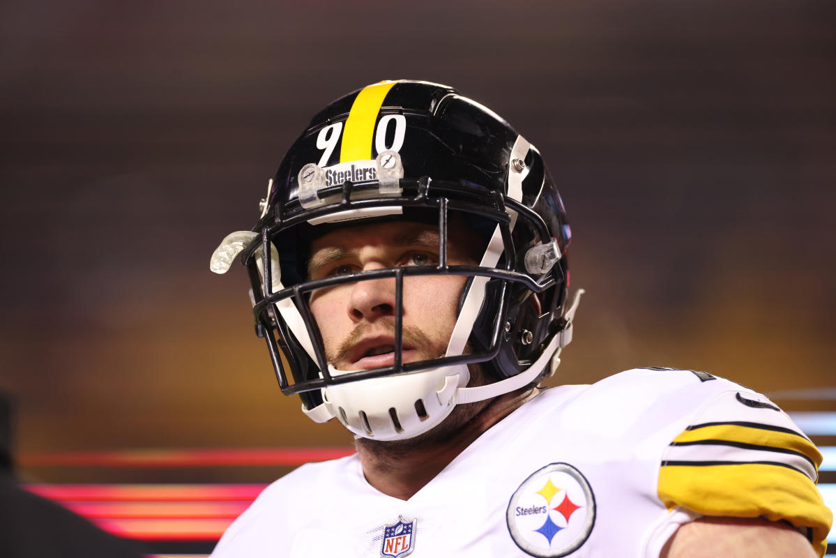 KANSAS CITY, MO - DECEMBER 26: Pittsburgh Steelers outside linebacker T.J.  Watt (90) during an NFL game between the Pittsburgh Steelers and Kansas  City Chiefs on Dec 26, 2021 at GEHA Field