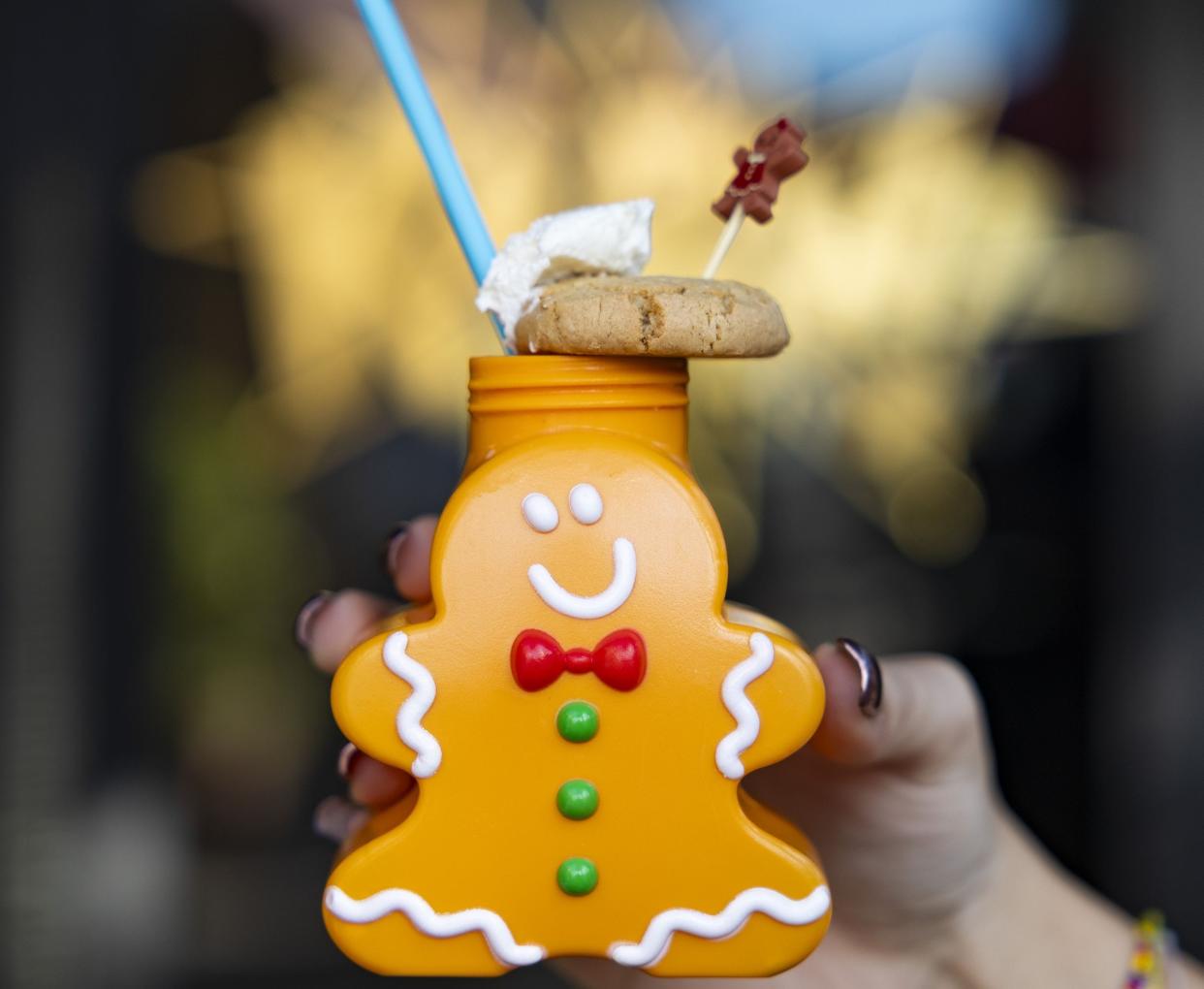 This creamy, gingersnap-topped cocktail called Gingie’s Noggin is one of Kapow Noodle Bar's specialty holiday drinks.