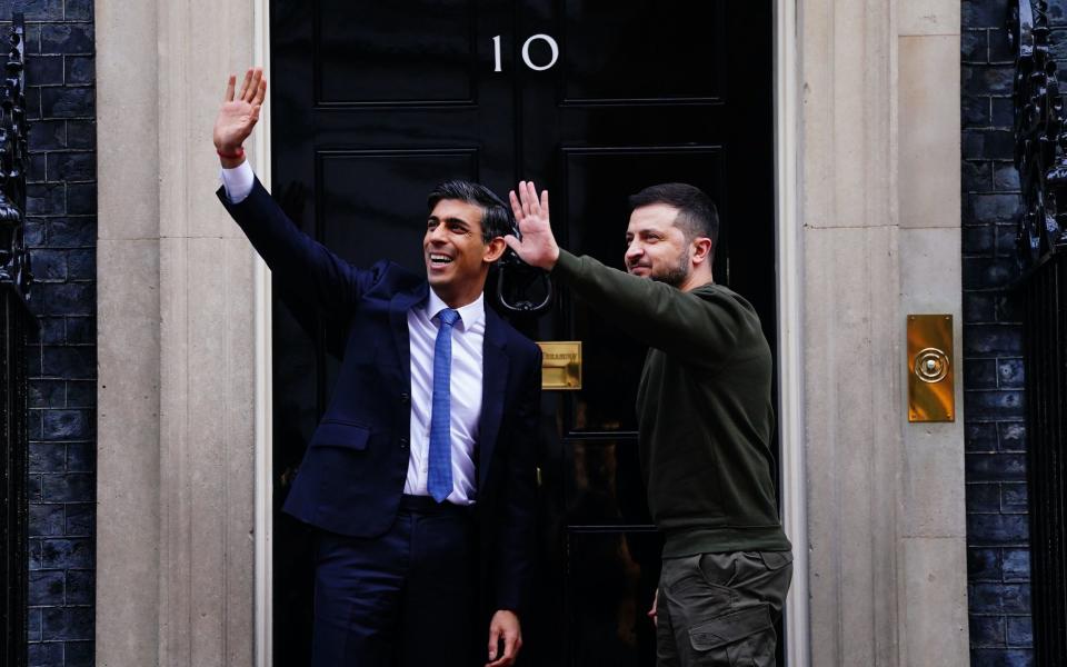 Rishi Sunak and Volodymyr Zelensky wave on the steps of 10 Downing Street - Victoria Jones /PA