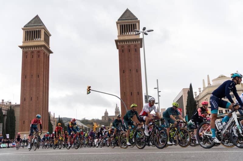 The pack rides during the seventh stage of the Volta Ciclista a Catalunya, a cycling race over 145.5km km from Barcelona to Barcelona. Eric Renom/LaPresse via ZUMA Press/dpa