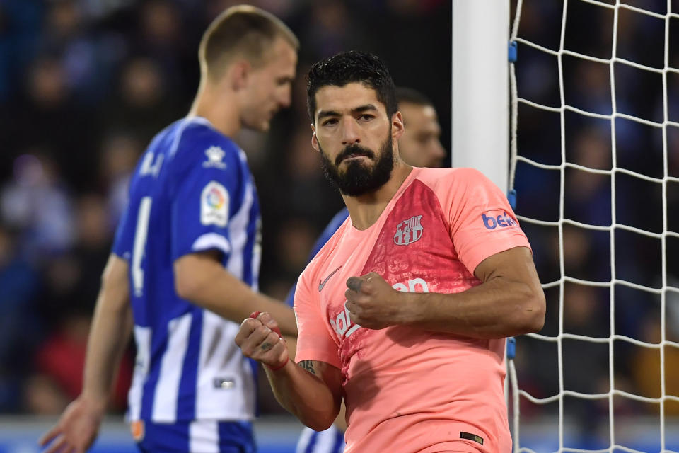 Barcelona forward Luis Suarez celebrates scoring his side's 2nd goal, during a Spanish La Liga soccer match between Deportivo Alaves and FC Barcelona at the Medizorrosa stadium in Vitoria, Spain, Tuesday, April 23, 2019. (AP Photo/Alvaro Barrientos)