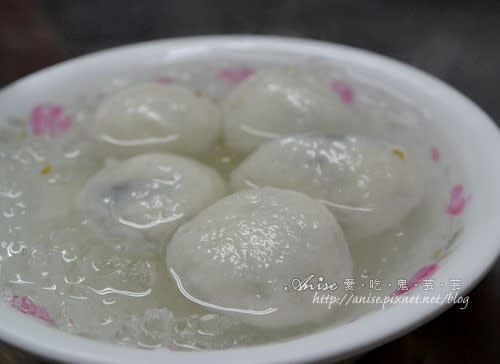 基隆夜市美食~天一香、米粉湯、碳烤蚵仔煎、排骨湯、泡泡冰、全家福酒釀湯圓、大世界傳統烤肉