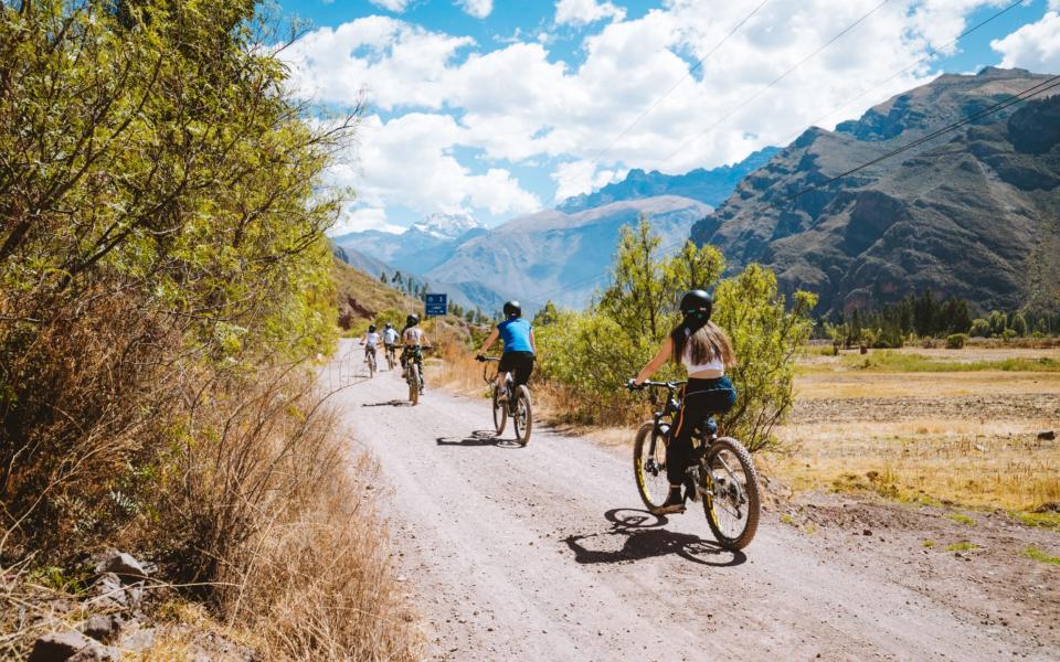 E-biking in the Sacred Valley of the Incas - James Cripps