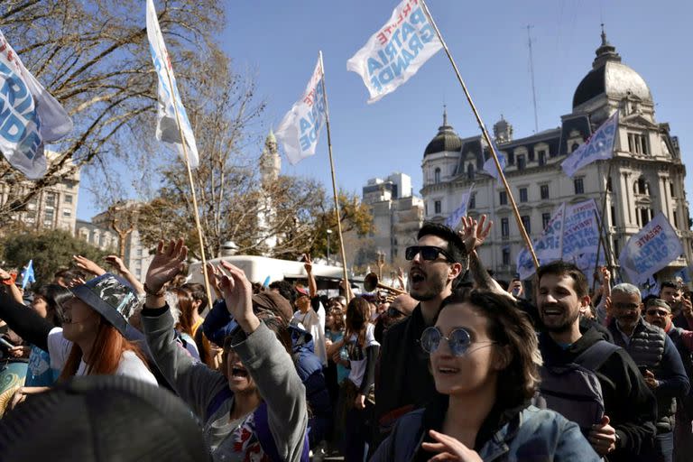 “Si la tocan a Cristina, qué quilombo se va armar”, la arenga que se escucha en la movilización