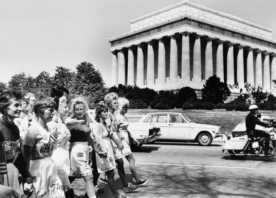 A group of mothers walked to Washington from Pontiac, Michigan, in 1972 to protest busing. (John Duricka/AP)