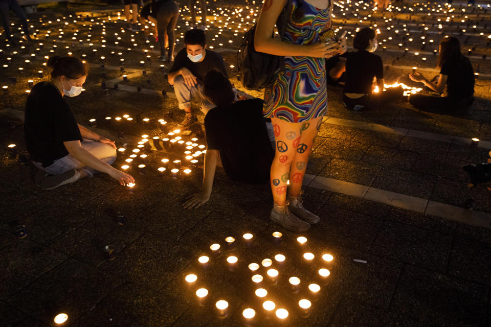 Israelis light memorial candles on the 25th anniversary of the assassination of Israeli Prime Minister Yitzhak Rabin, at Rabin Square, Tel Aviv, Israel, Thursday, Oct. 29, 2020. (AP Photo/Oded Balilty)