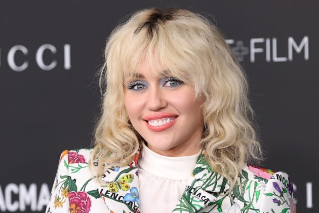 Miley Cyrus Celebrates Birthday With Haircut
