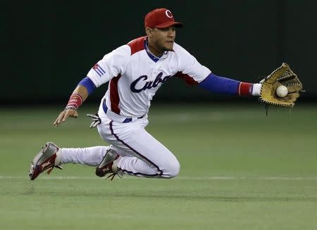 Astros sign Cuban free-agent Yulieski Gurriel to 5-year deal – The Denver  Post
