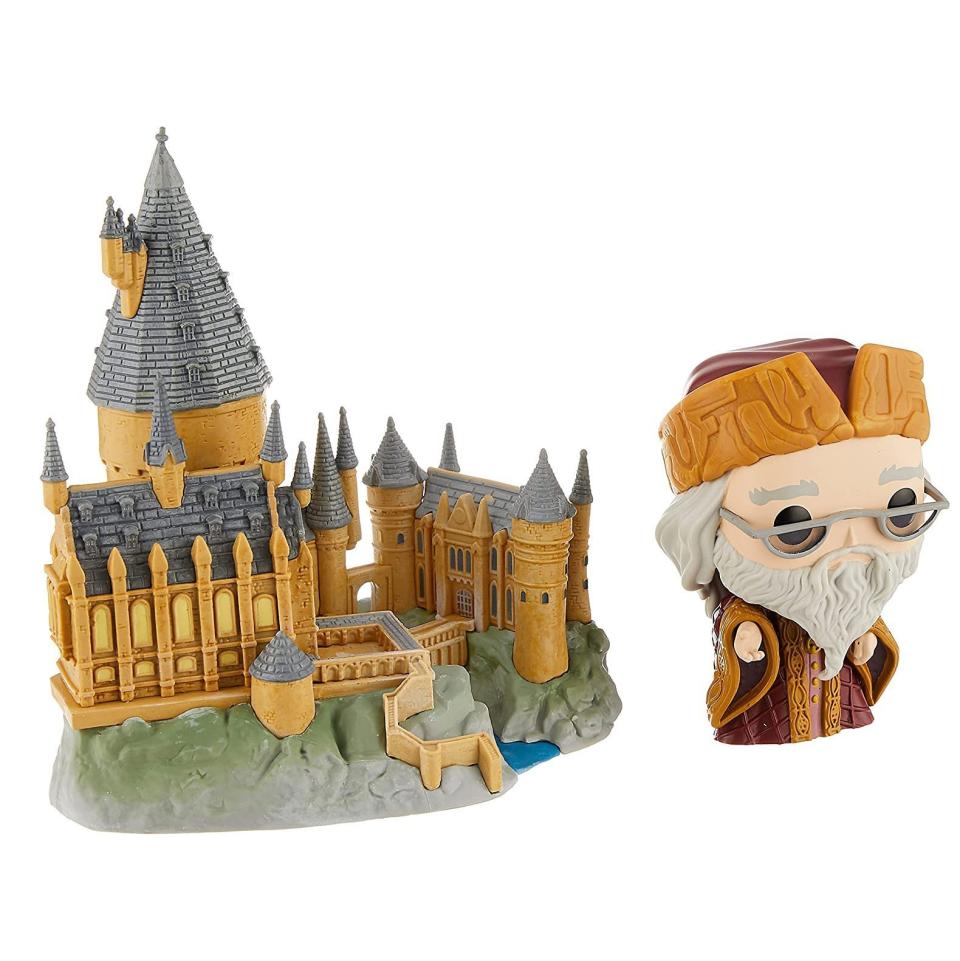 5) Pop! Town: Dumbledore with Hogwarts