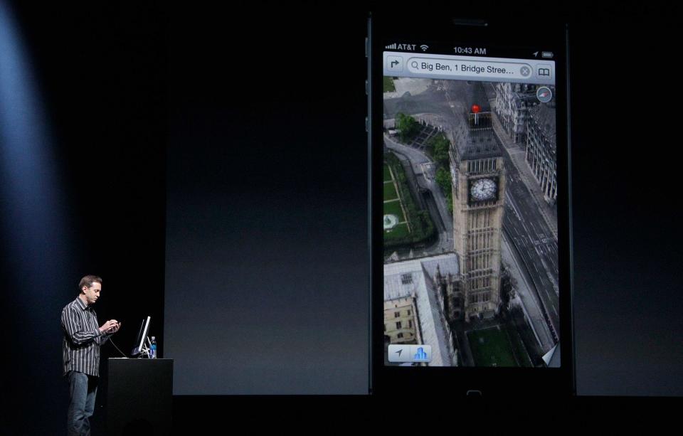 Scott Forstall, vicepresidente del sistema operativo iOS interviene en el lanzamiento del iPhone 5.