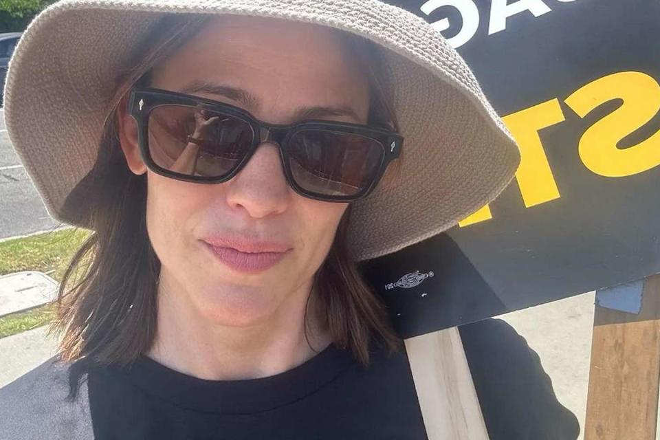 <p>Jennifer Garner/instagram</p> Jennifer Garner joins the strike picket lines in Los Angeles.