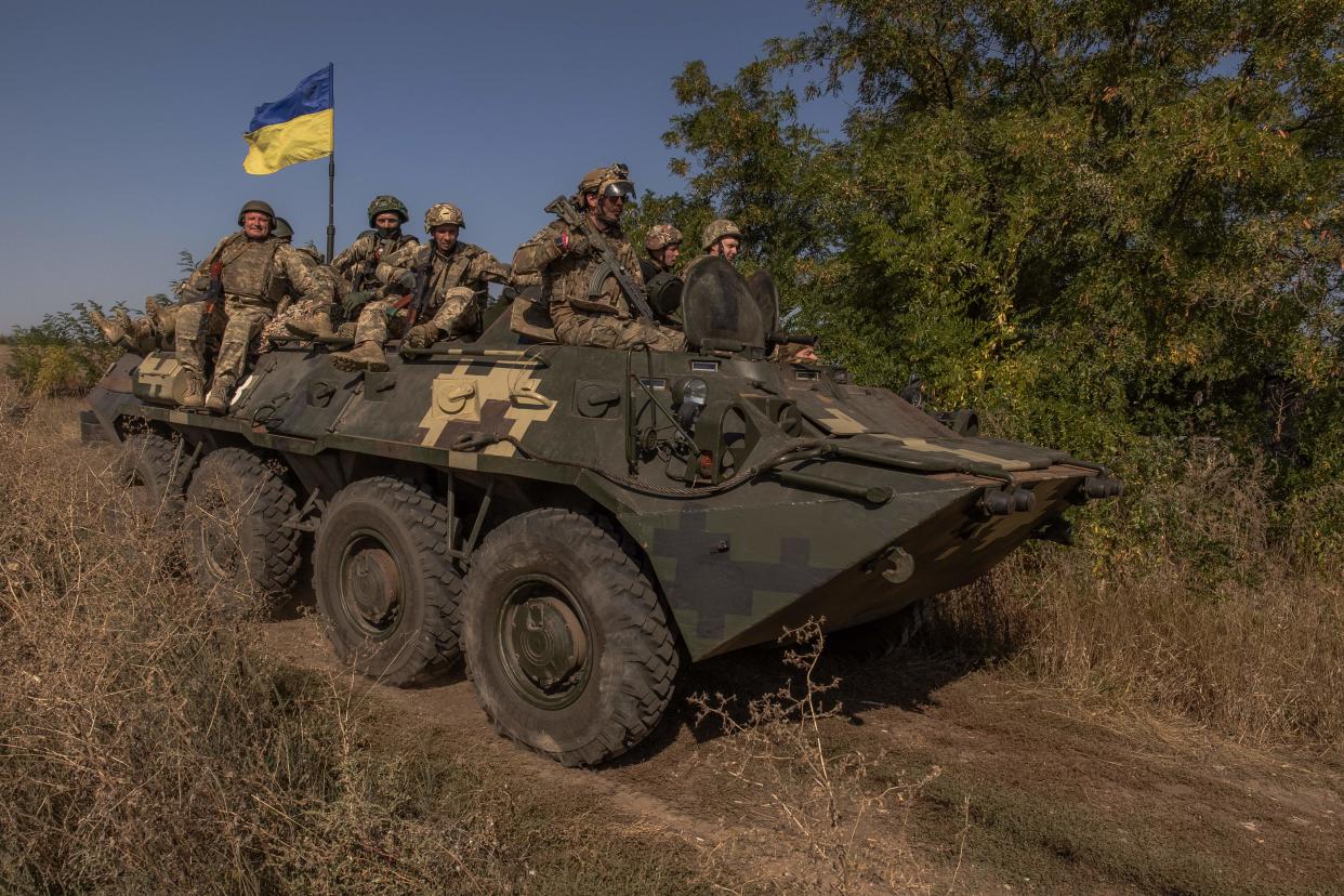 Ukrainian soldiers take part in a military training in the Donetsk region,  near to Konstantinivka (AFP via Getty Images)