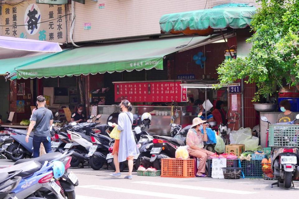 台中向上市場美食～阿隆麵攤