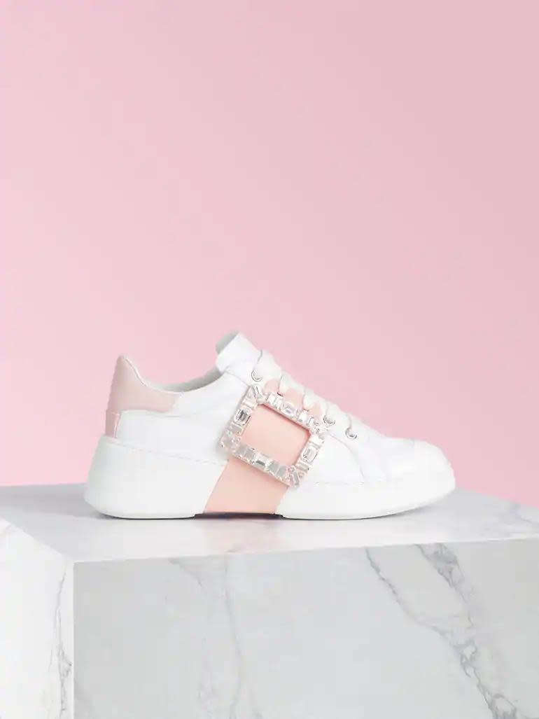 2021春夏粉色鑽釦Viv' Skate鞋款。NT$49,200。（迪生）