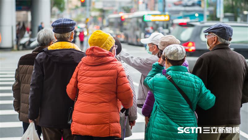 受到強烈大陸冷氣團影響，今日各地天氣偏冷。（圖／記者陳弋攝影）