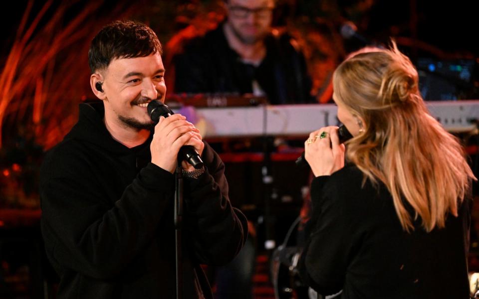 Ein schöner Moment: Montez durfte mit Lea singen, einer seiner Lieblingskünstlerinnen. (Bild: RTL / Markus Hertrich)