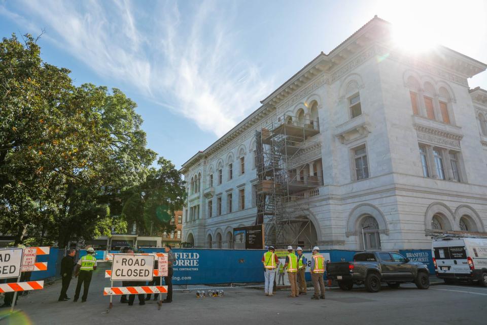 Emergency crews stand outside the Tomochichi Feberal Courthouse on Wright Square after a portion of the third floor collapsed on Thuesday April 11, 2023.