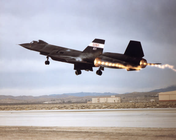 The phenomenon known as ‘shock diamonds’ in the afterburner of a NASA SR-71B Jet looks strikingly similar to an enormous high-powered astronomical jet seen emanating from a distant galaxy.