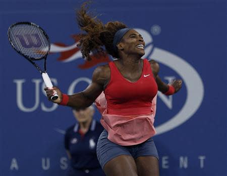 Serena Williams of the U.S. celebrates after defeating Victoria Azarenka of Belarus in their women's singles final match at the U.S. Open tennis championships in New York September 8, 2013. REUTERS/Adam Hunger