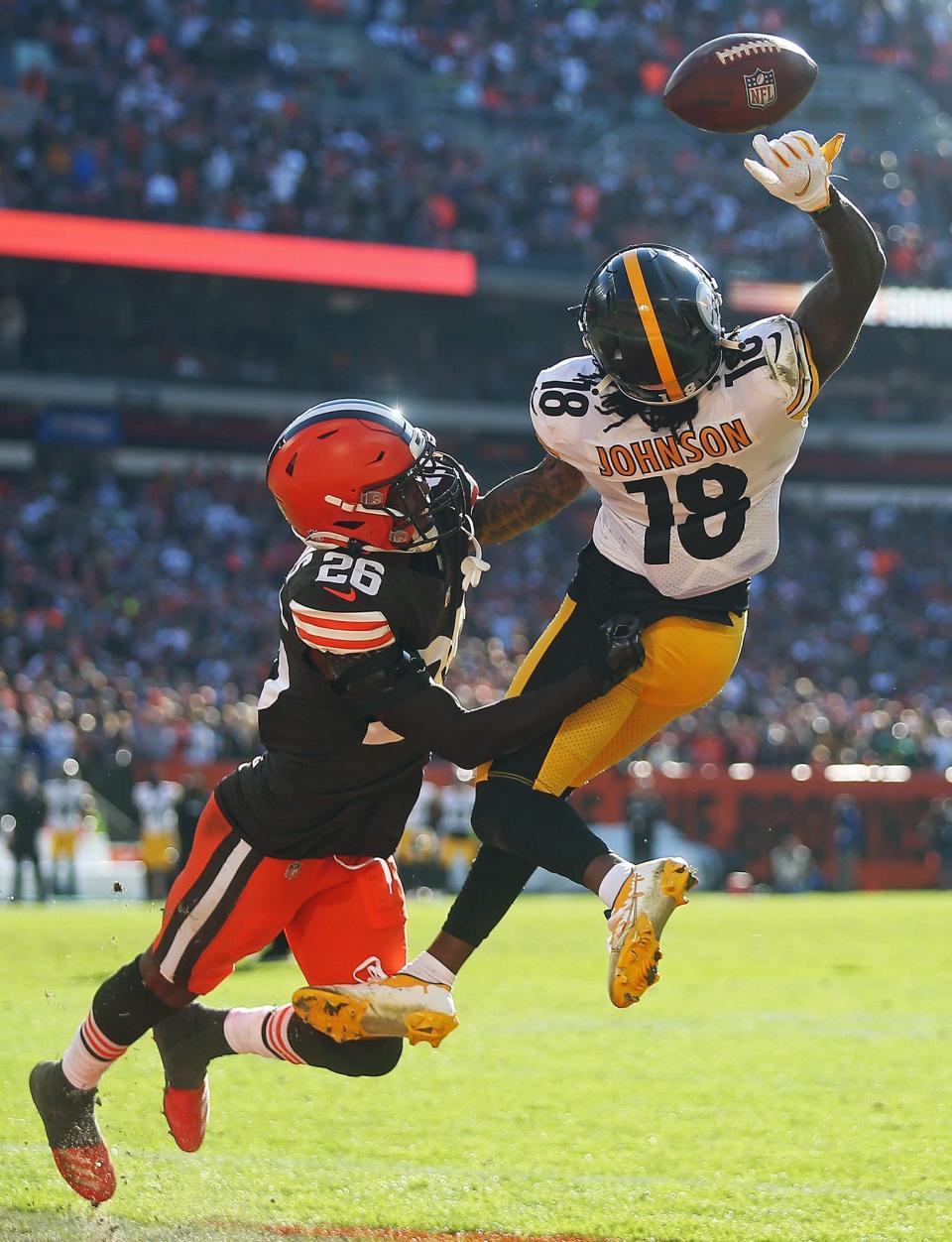 Cleveland Browns cornerback Greedy Williams (26) breaks up a pass intended for Pittsburgh Steelers wide receiver Diontae Johnson (18) to prevent a two-point conversion during the second half of an NFL football game, Sunday, Oct. 31, 2021, in Cleveland, Ohio. [Jeff Lange/Beacon Journal]