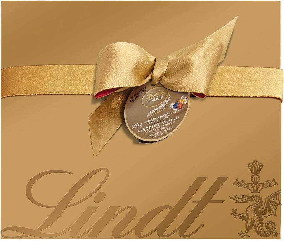 Lindt LINDOR Deluxe Assorted Chocolate Truffles. Image via Amazon.